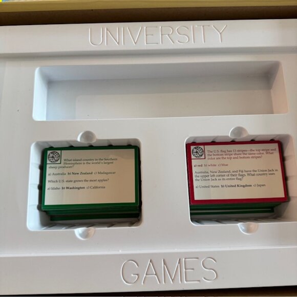 Vintage 1992 University Games Where in the World is Carmen SanDiego? - Picture 5 of 11